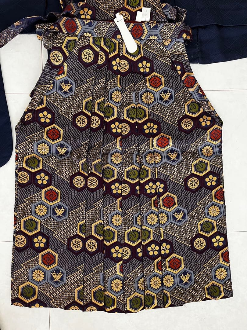 七五三　5歳　上質の正絹で上品なデザイン　羽織　袴、足袋、草履などのフルセット