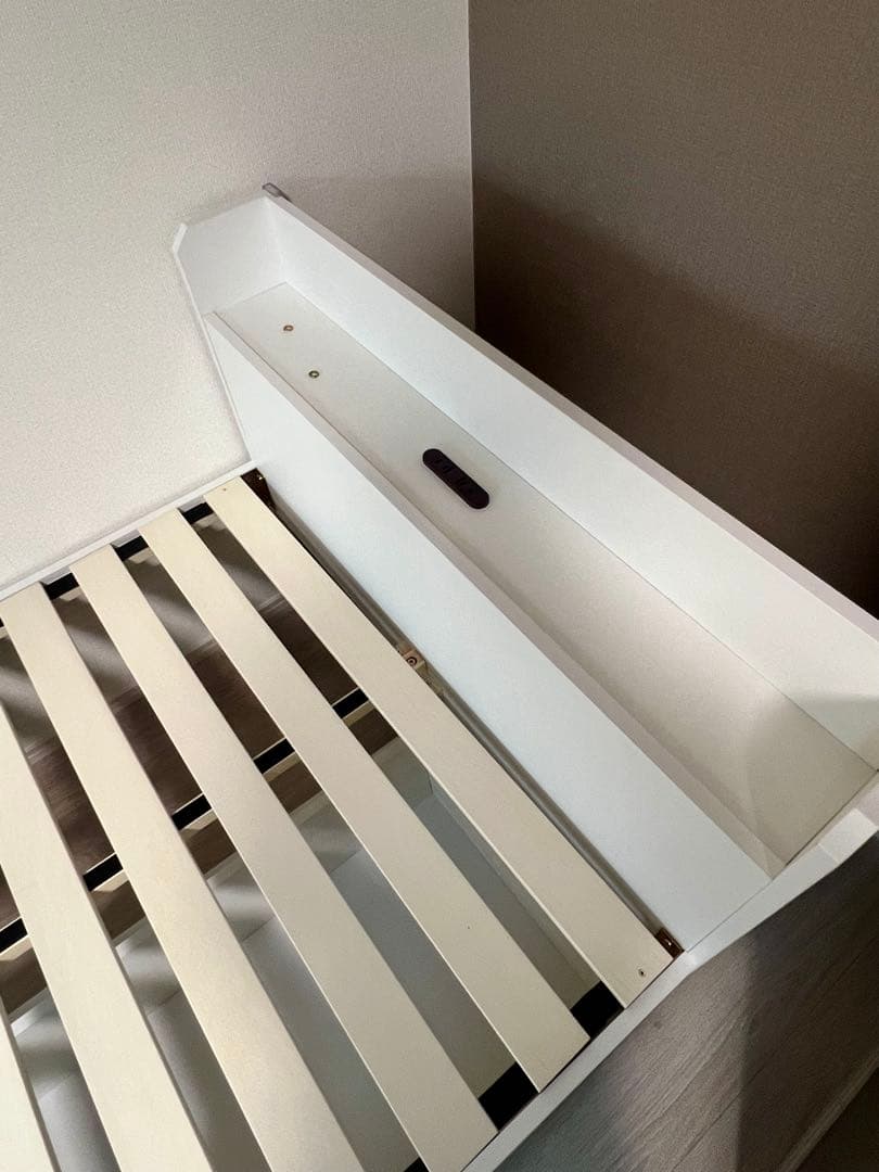 白い収納付きニトリのシングルベッド