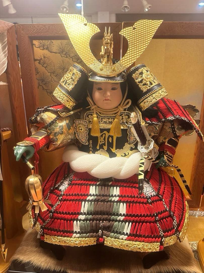 豪華五月人形吉浜人形鎧飾り一式 屋久杉大将飾り 金兜 木製屏風付き 新品未使用