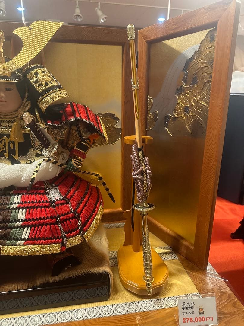 豪華五月人形吉浜人形鎧飾り一式 屋久杉大将飾り 金兜 木製屏風付き 新品未使用