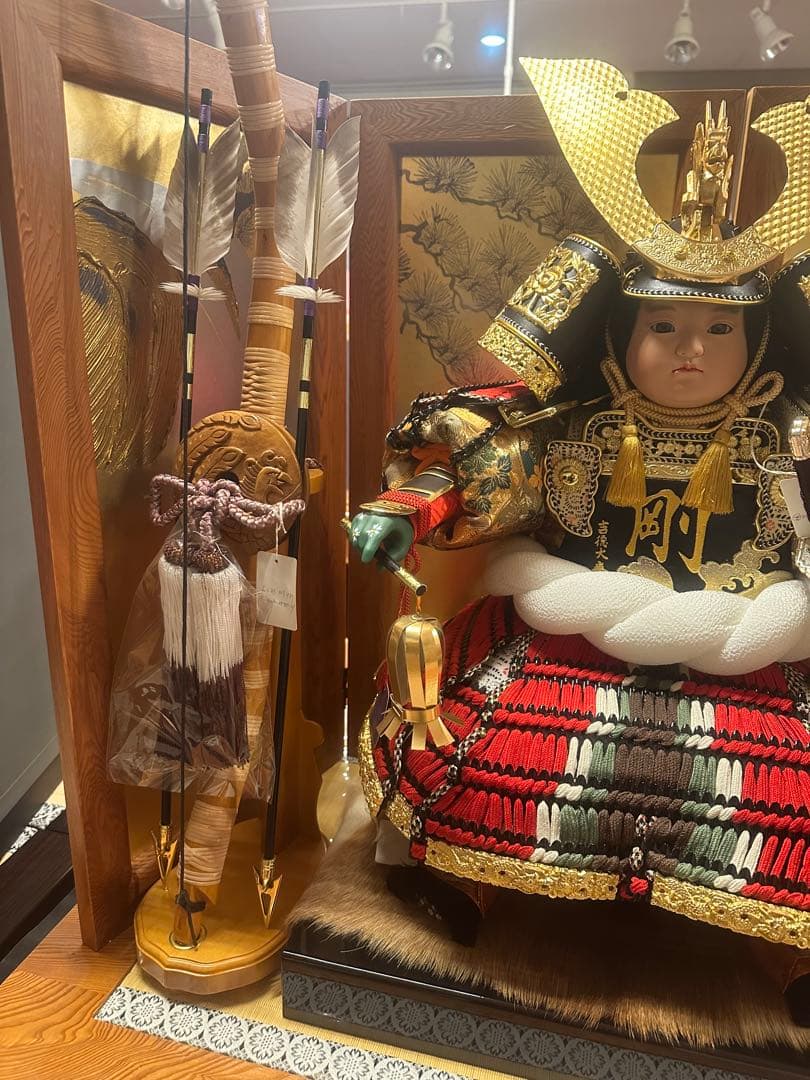 豪華五月人形吉浜人形鎧飾り一式 屋久杉大将飾り 金兜 木製屏風付き 新品未使用