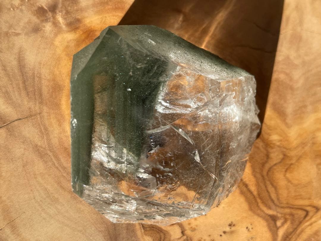 ガネーシュヒマール産　水晶　クローライト　ファントム