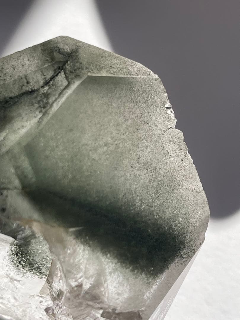 ガネーシュヒマール産　水晶　クローライト　ファントム