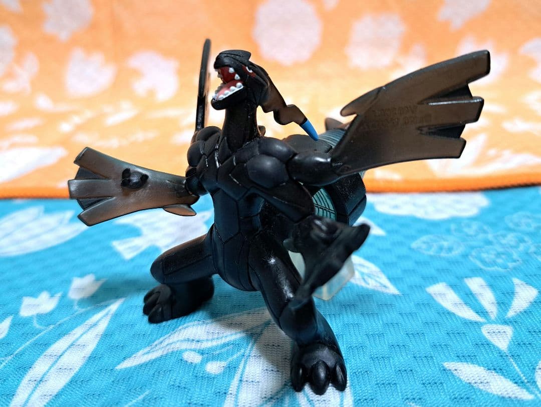 立体ポケモン図鑑】レシラム・ゼクロム(クリアバージョン) - メルカリ