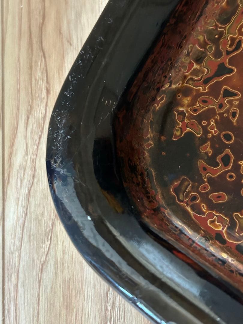 堆朱　座卓上　茶色と黒の模様