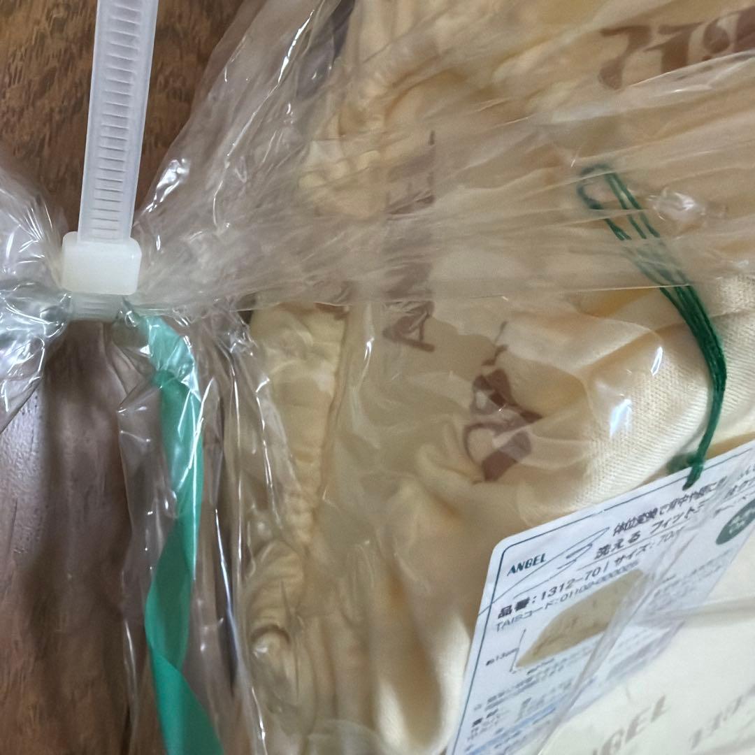 洗えるフィット　三角柱クッションII 介護クッション　2つ　②