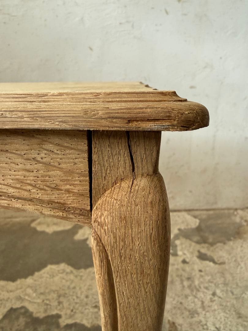 ビンテージ　サイドテーブル 花台 ベッドサイドテーブル　大　猫脚　剥離