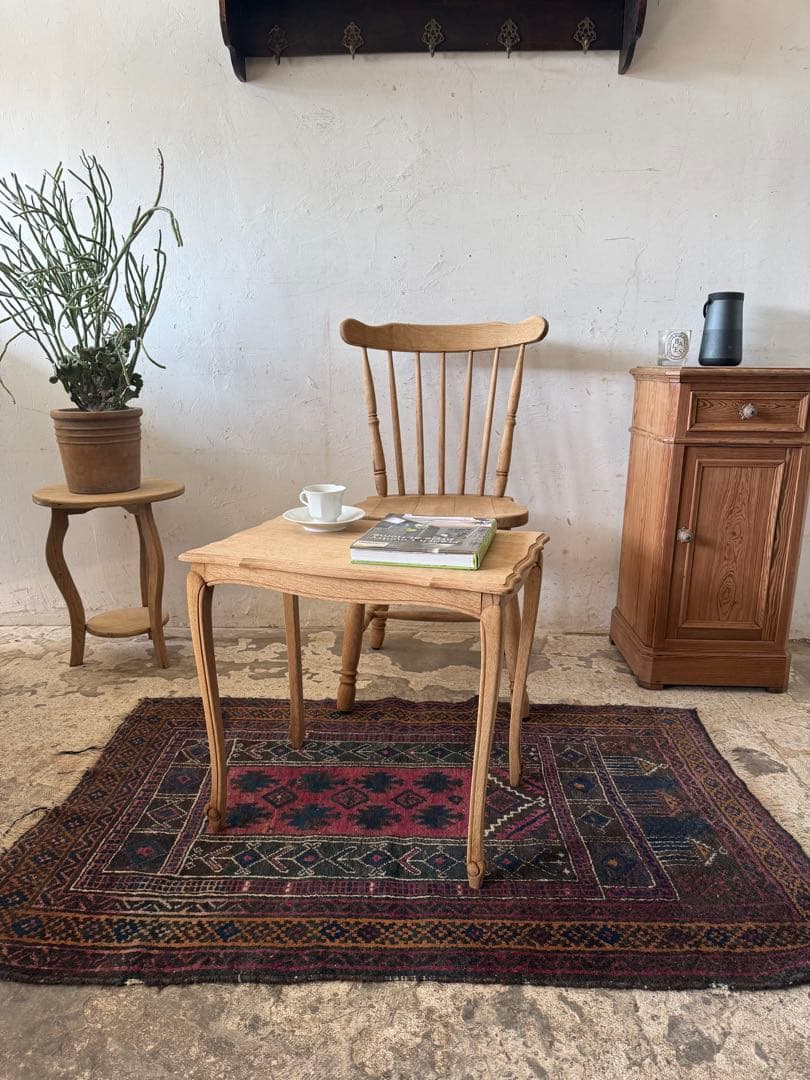 ビンテージ　サイドテーブル 花台 ベッドサイドテーブル　大　猫脚　剥離