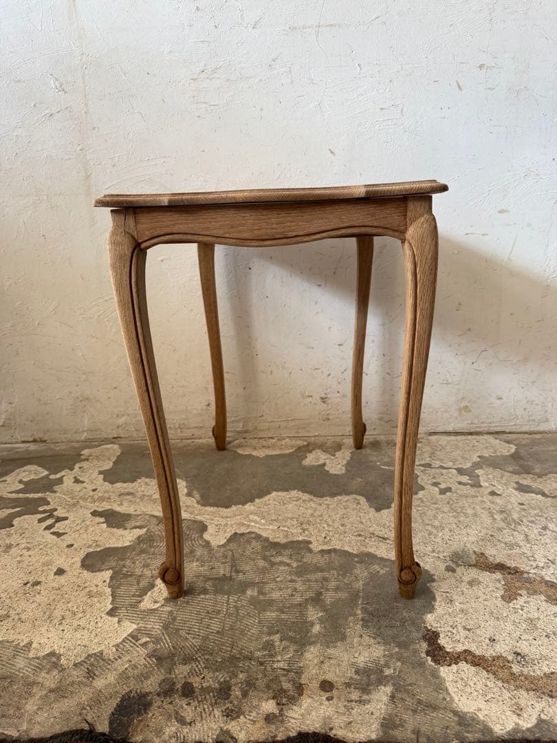 ビンテージ　サイドテーブル 花台 ベッドサイドテーブル　大　猫脚　剥離