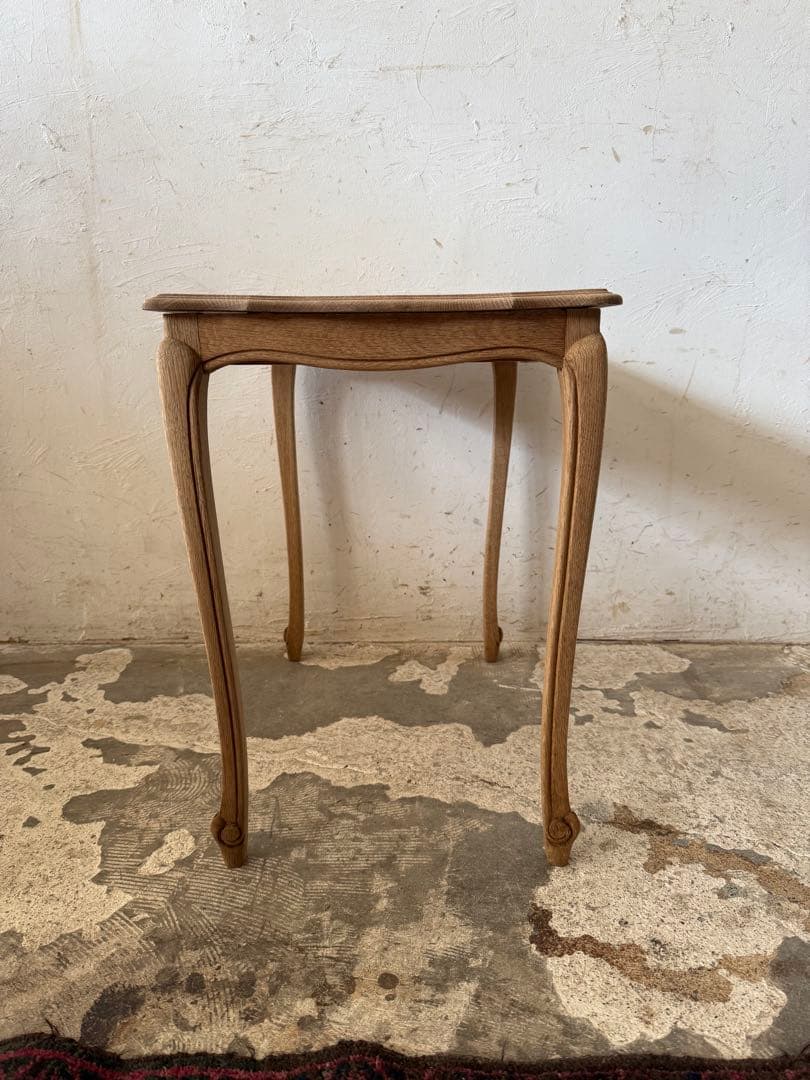 ビンテージ　サイドテーブル 花台 ベッドサイドテーブル　大　猫脚　剥離