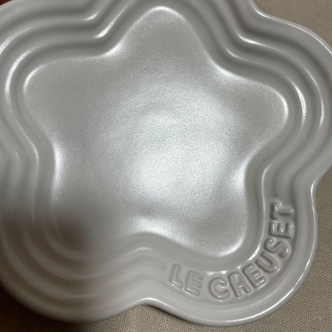 《新品》LE CREUSET ホワイト花型 小皿 3枚セット