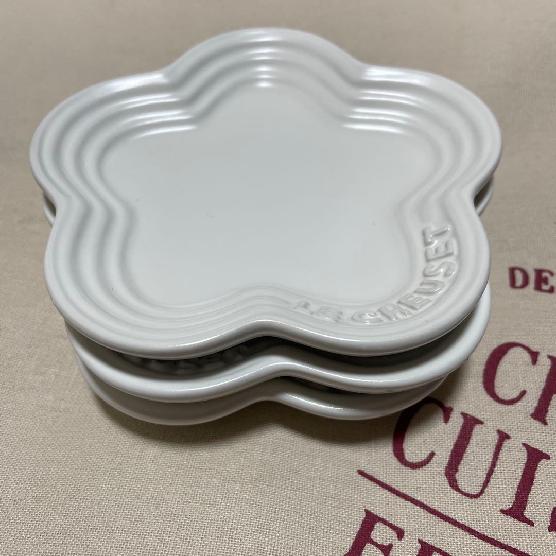 《新品》LE CREUSET ホワイト花型 小皿 3枚セット