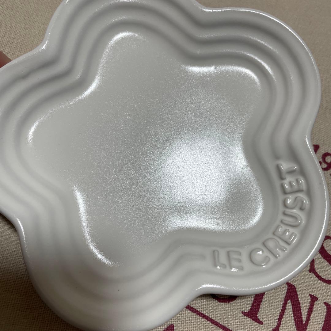 《新品》LE CREUSET ホワイト花型 小皿 3枚セット