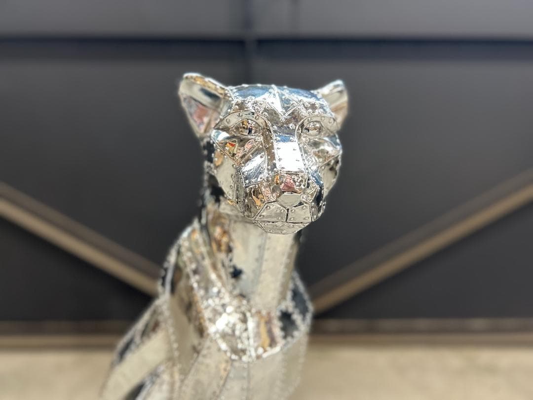 カレ / KARE｜シッティングキャットリベットクローム｜シルバー