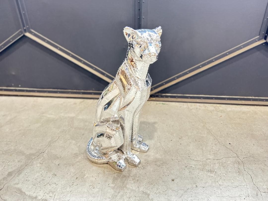 カレ / KARE｜シッティングキャットリベットクローム｜シルバー