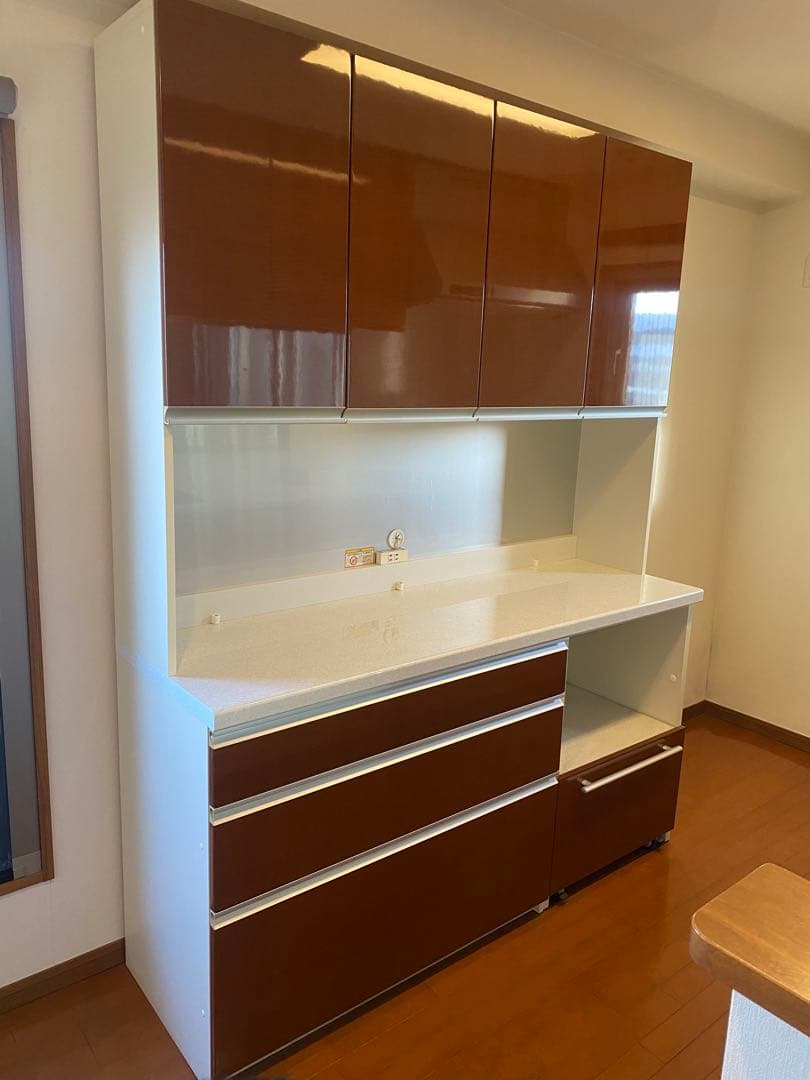 ブラウン食器棚・キッチンカウンター