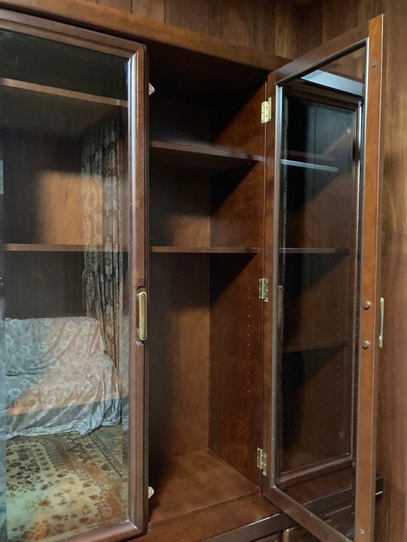 ダークブラウン木製キャビネット