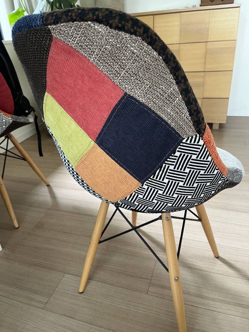 パッチワークデザインの椅子