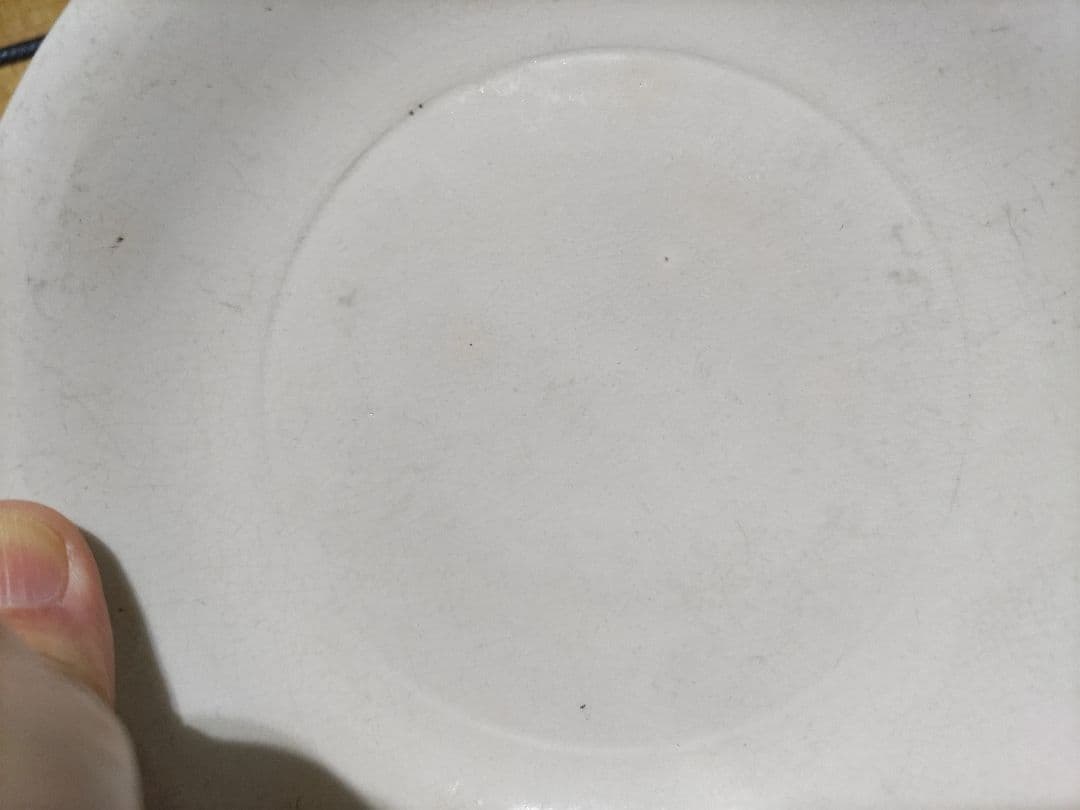李朝 官窯？ 白磁 皿（径16.8～17.1㎝）