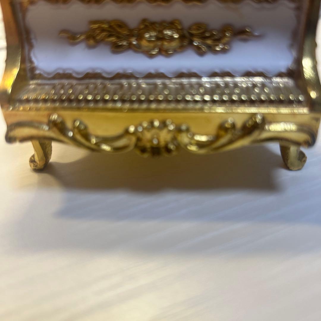 オルゴール 女性の彫刻 バラ装飾