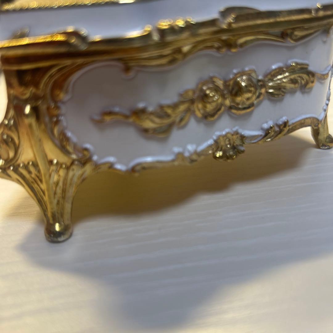 オルゴール 女性の彫刻 バラ装飾