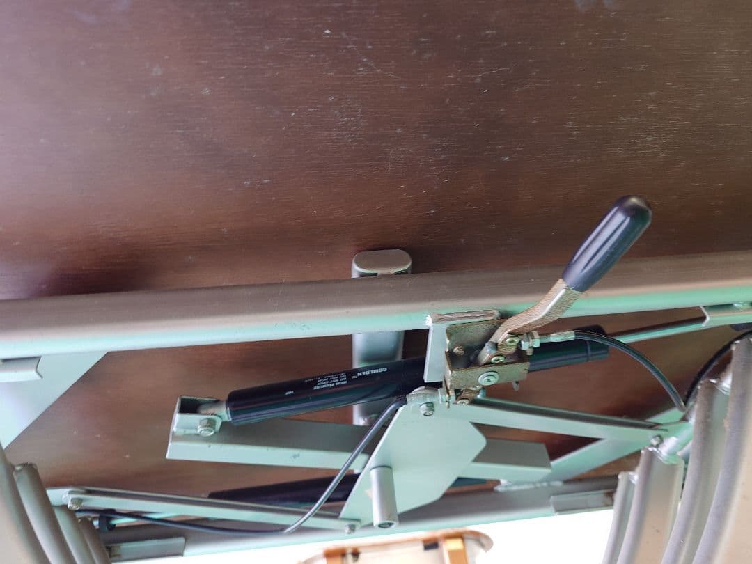 ★期間限定セール★　昇降式テーブル ダークブラウン　無段階調整