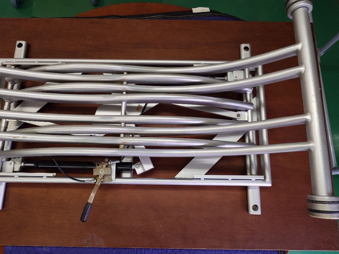 ★期間限定セール★　昇降式テーブル ダークブラウン　無段階調整