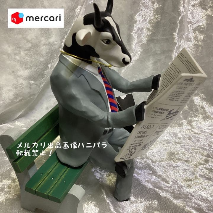 カウパレード　新聞を読むウシ　#11565