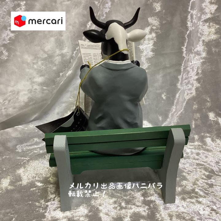 カウパレード　新聞を読むウシ　#11565