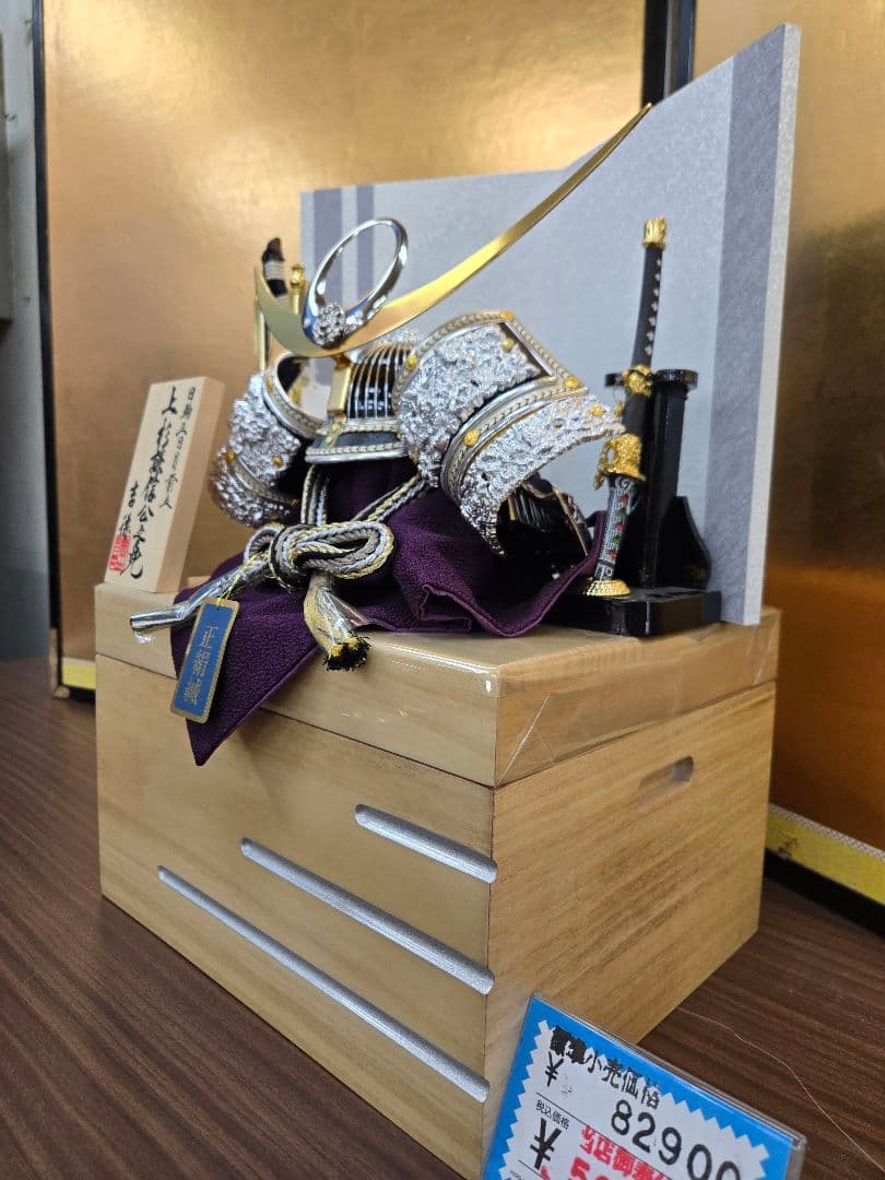 【展示品限り】五月人形　兜　上杉謙信　収納飾り　※閉店セール　S16