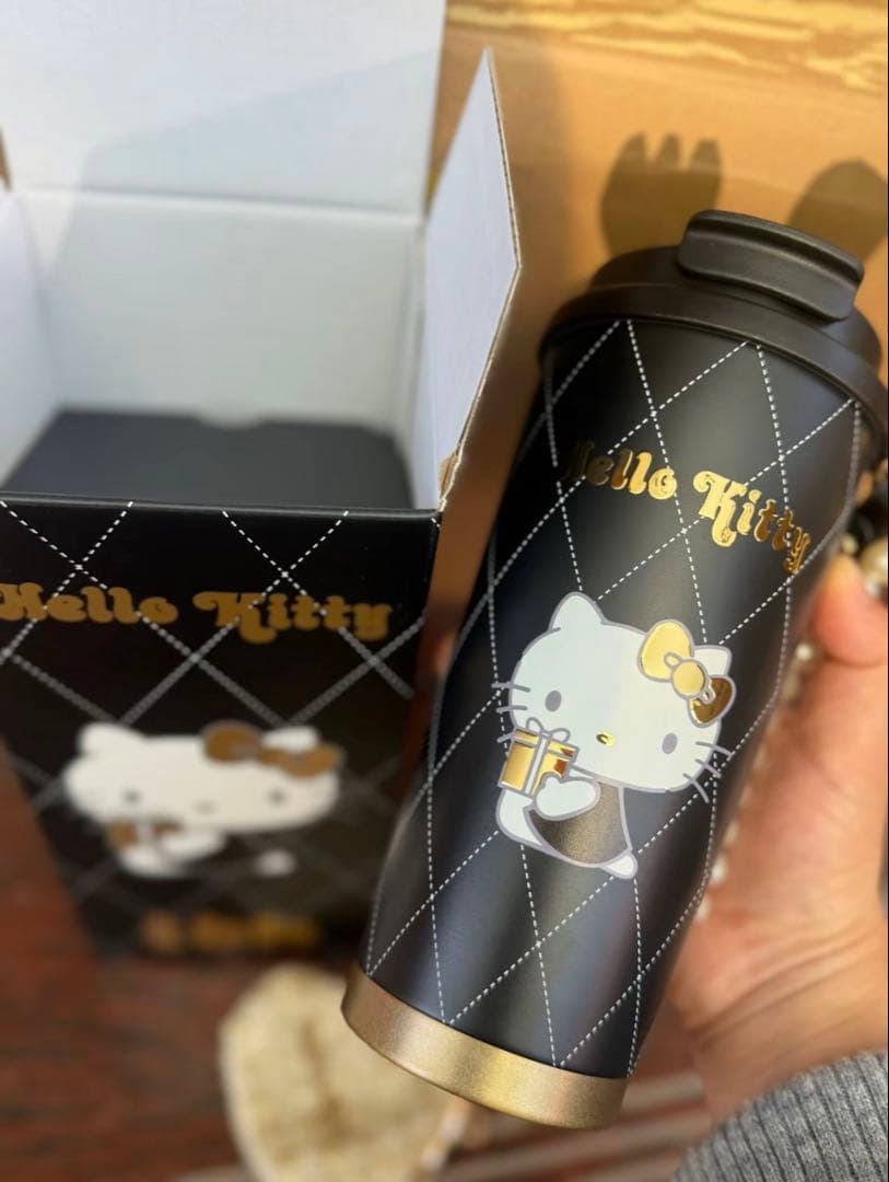海外限定ハローキティHello Kitty × TBH ボトル　タンブラー