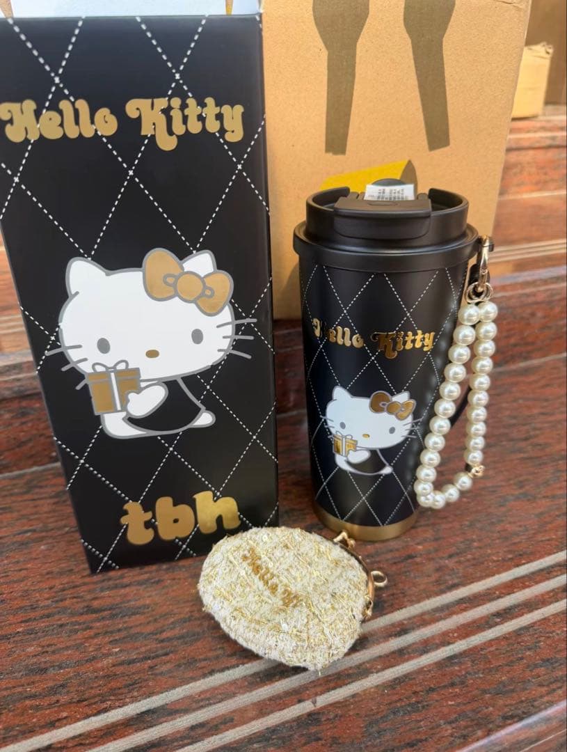 海外限定ハローキティHello Kitty × TBH ボトル　タンブラー