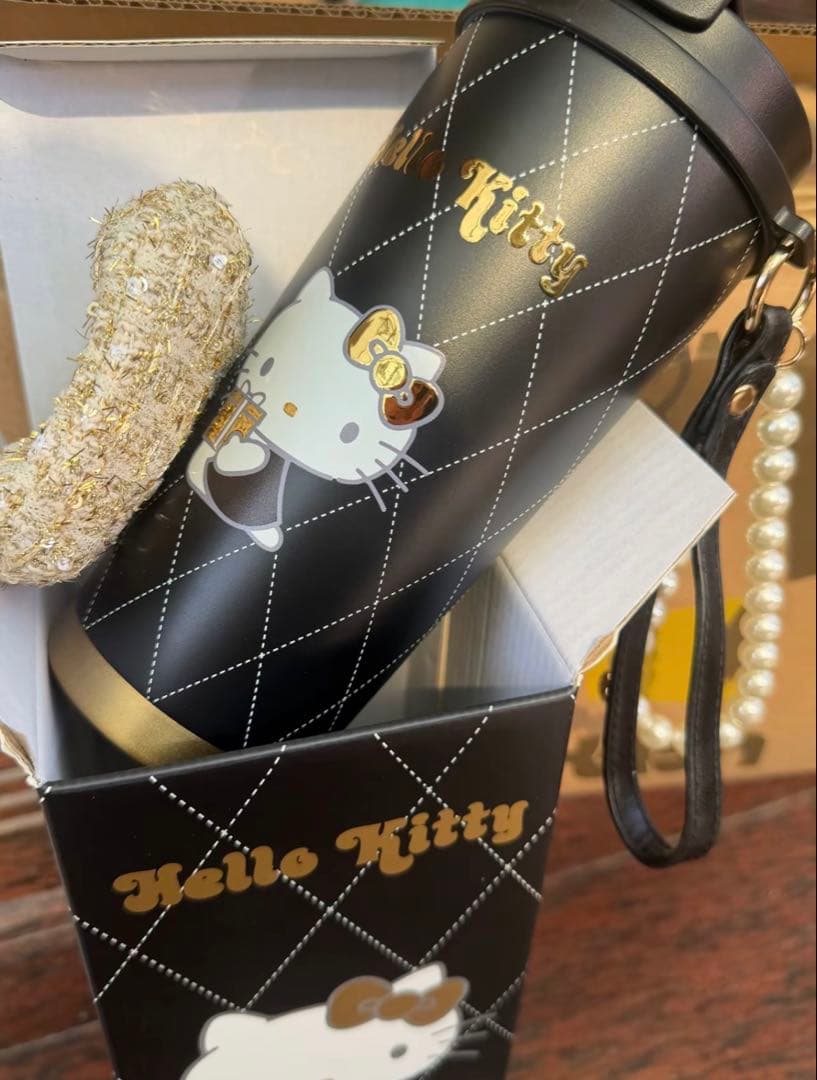 海外限定ハローキティHello Kitty × TBH ボトル　タンブラー