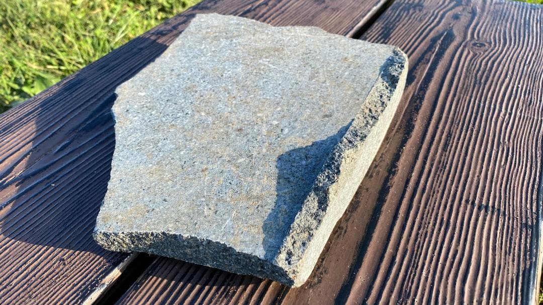 超貴重・ 岩手県遠野産 「遠野の銘石 角閃石」原石 ３キロ・送料無料です（＃1）