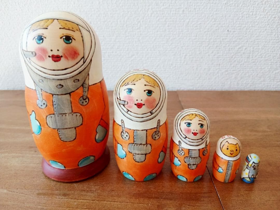 【LYH006】北欧ロシア雑貨 リューバ作のマトリョーシカ　宇宙開発