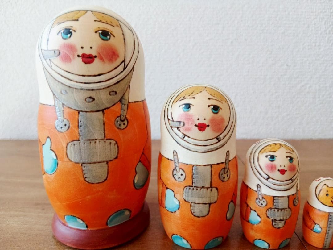 【LYH006】北欧ロシア雑貨 リューバ作のマトリョーシカ　宇宙開発