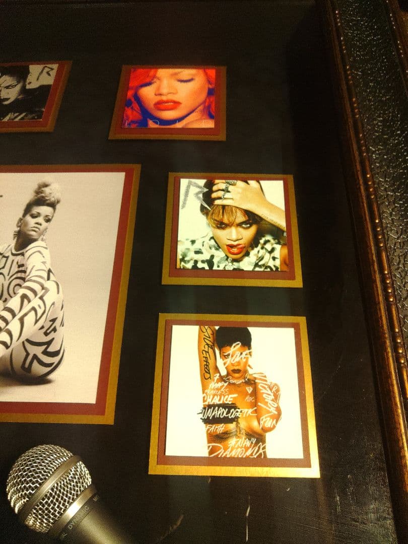 激レア　Rihanna サイン入りアートフレーム　リアーナ　希少　記念品