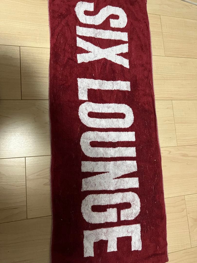 SIX LOUNGE タオル 赤 【廃盤】 - メルカリ