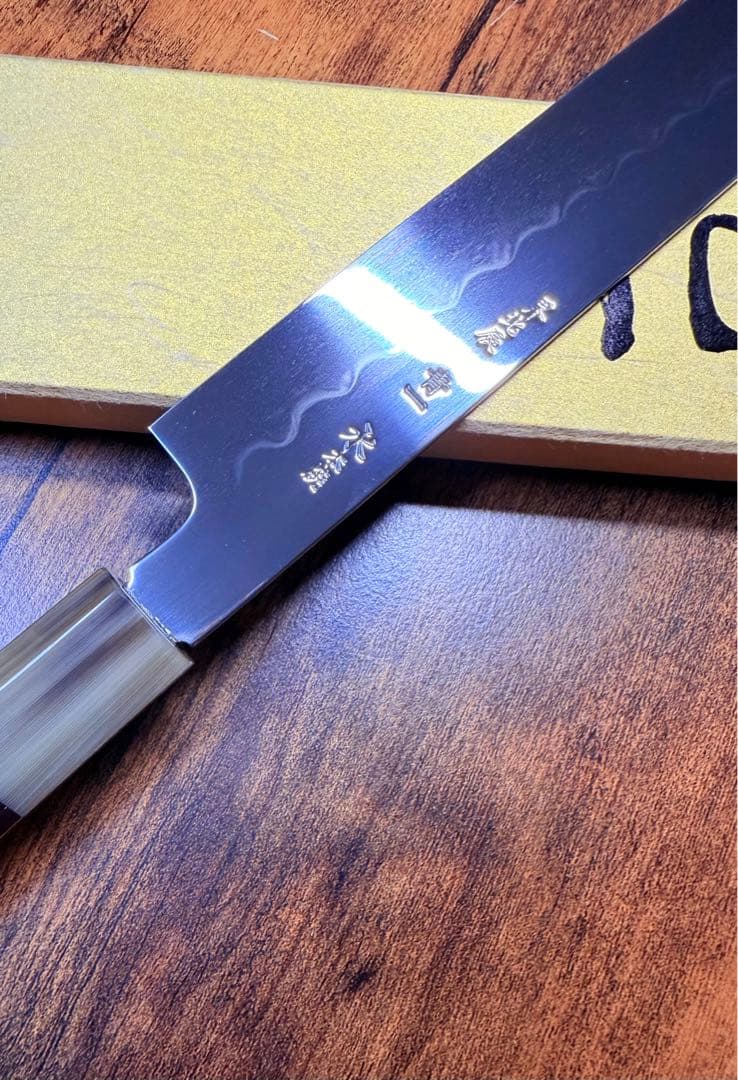 池田美和　蛸引 先丸　水本焼 青一鋼　　全鏡面 尺一寸　包丁　黒檀白水牛八角柄