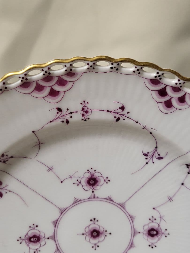ロイヤルコペンハーゲン　バーガンディフルーテッド　フルレース　プレート