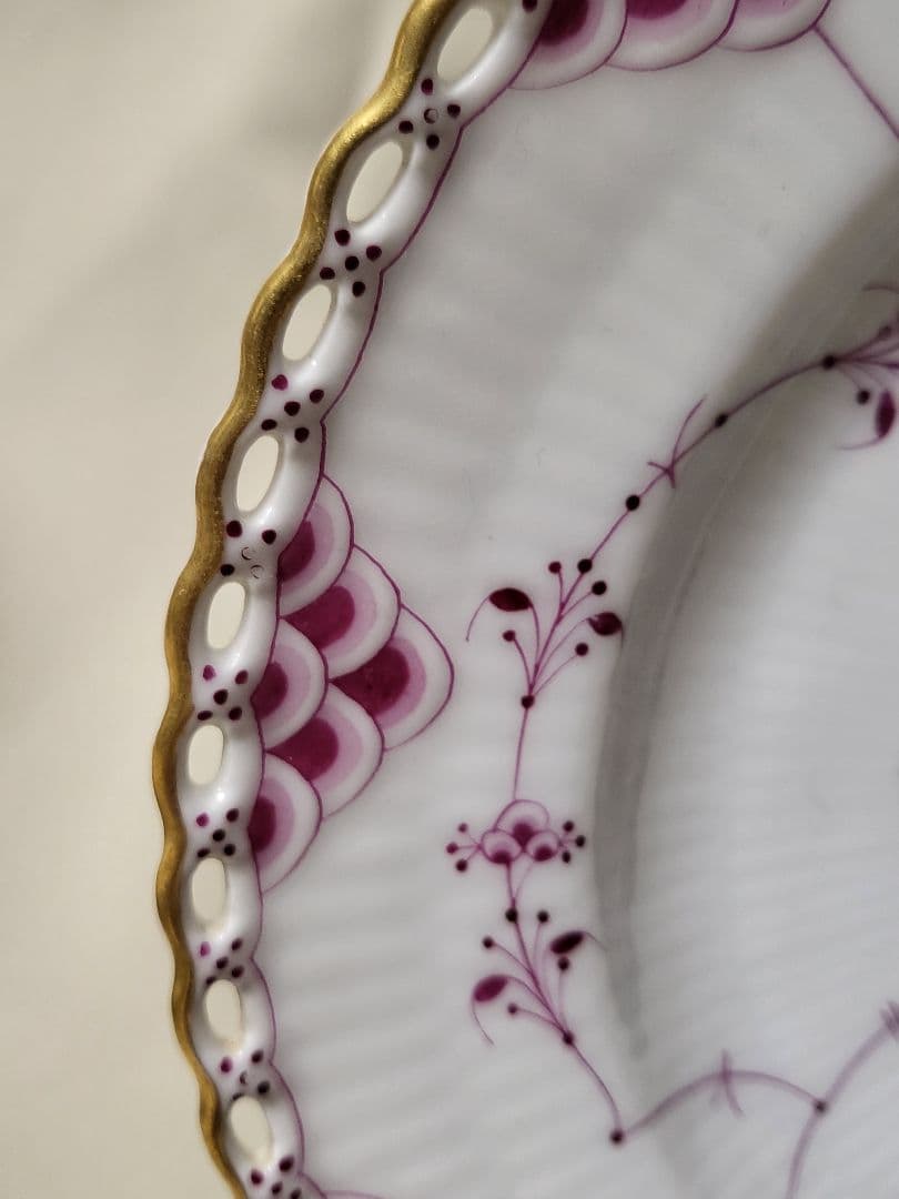 ロイヤルコペンハーゲン　バーガンディフルーテッド　フルレース　プレート