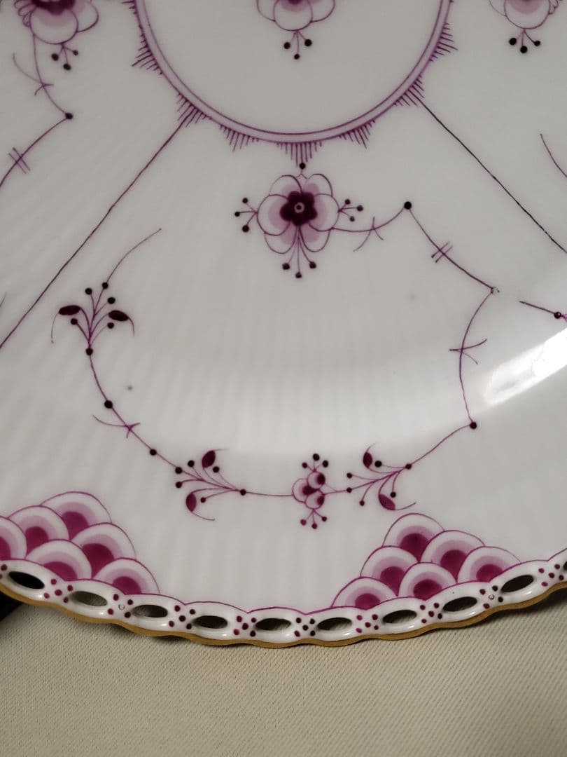 ロイヤルコペンハーゲン　バーガンディフルーテッド　フルレース　プレート