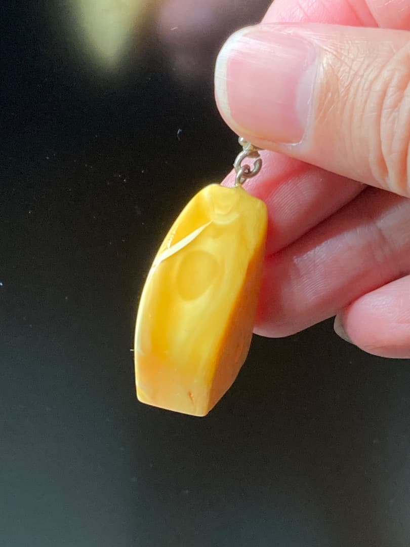 分厚い 8.13g ロイヤルアンバー 琥珀 バタースコッチ ペンダント