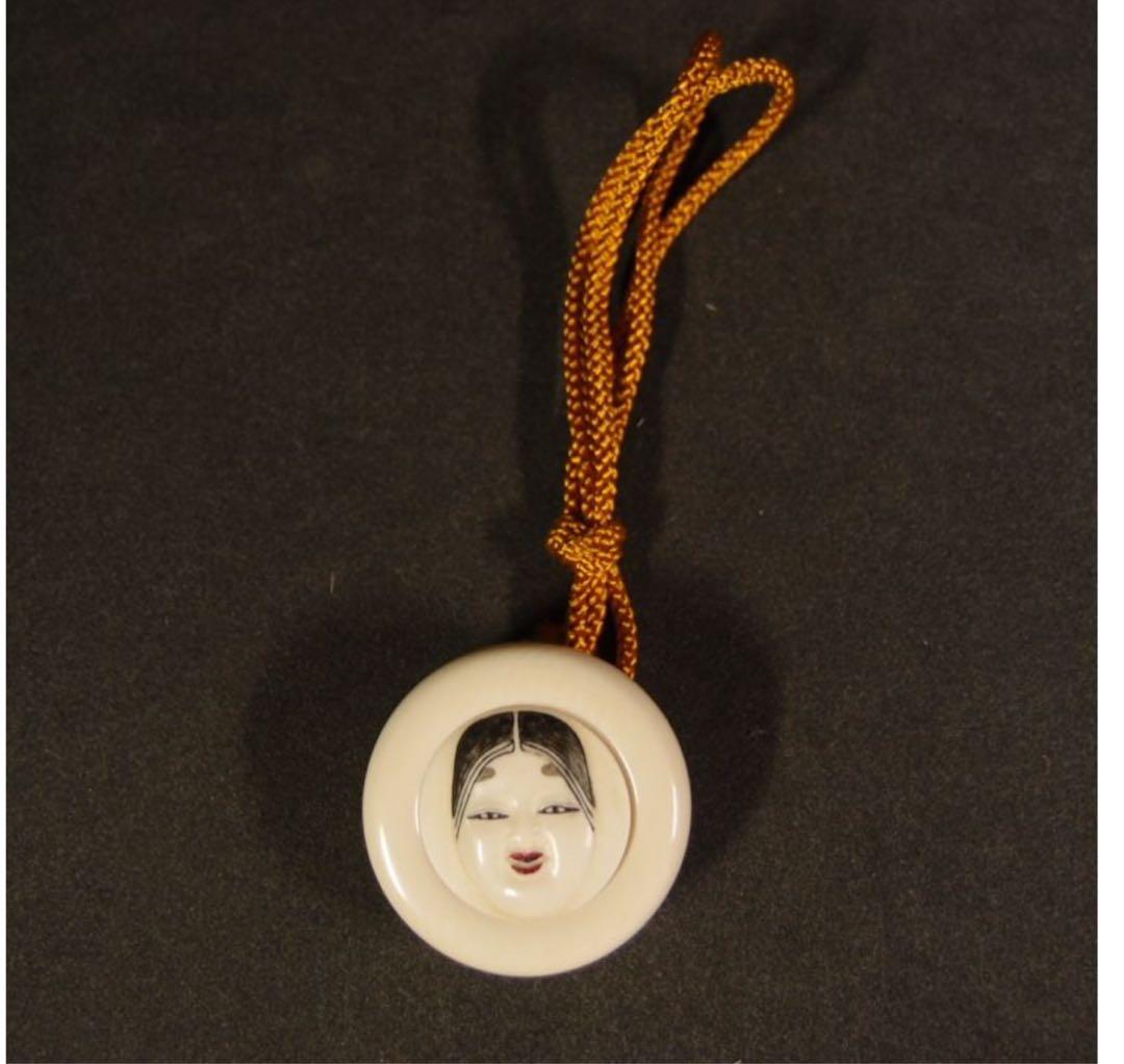 送料無料　コレクター放出　小面根付　桐箱付　幅4ｃｍ