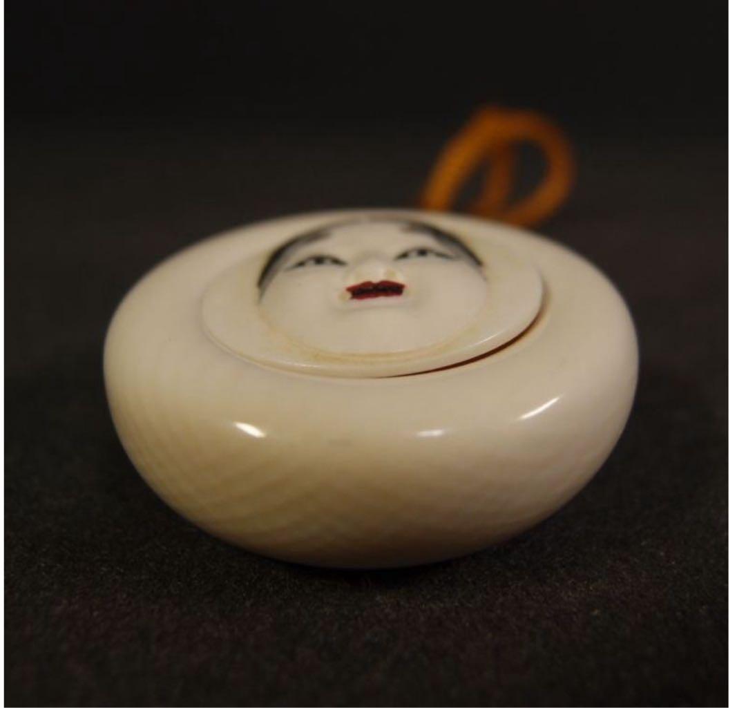 送料無料　コレクター放出　小面根付　桐箱付　幅4ｃｍ