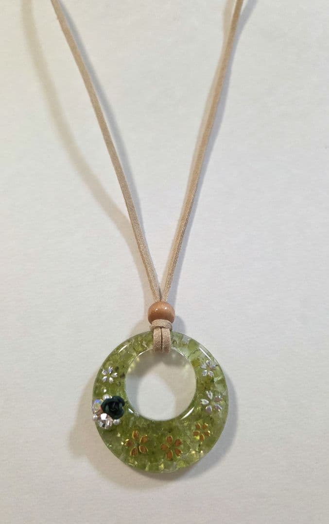 桜・ペリドット天然石レジンネックレス　　　　レジンネックレス　　パワーストーン