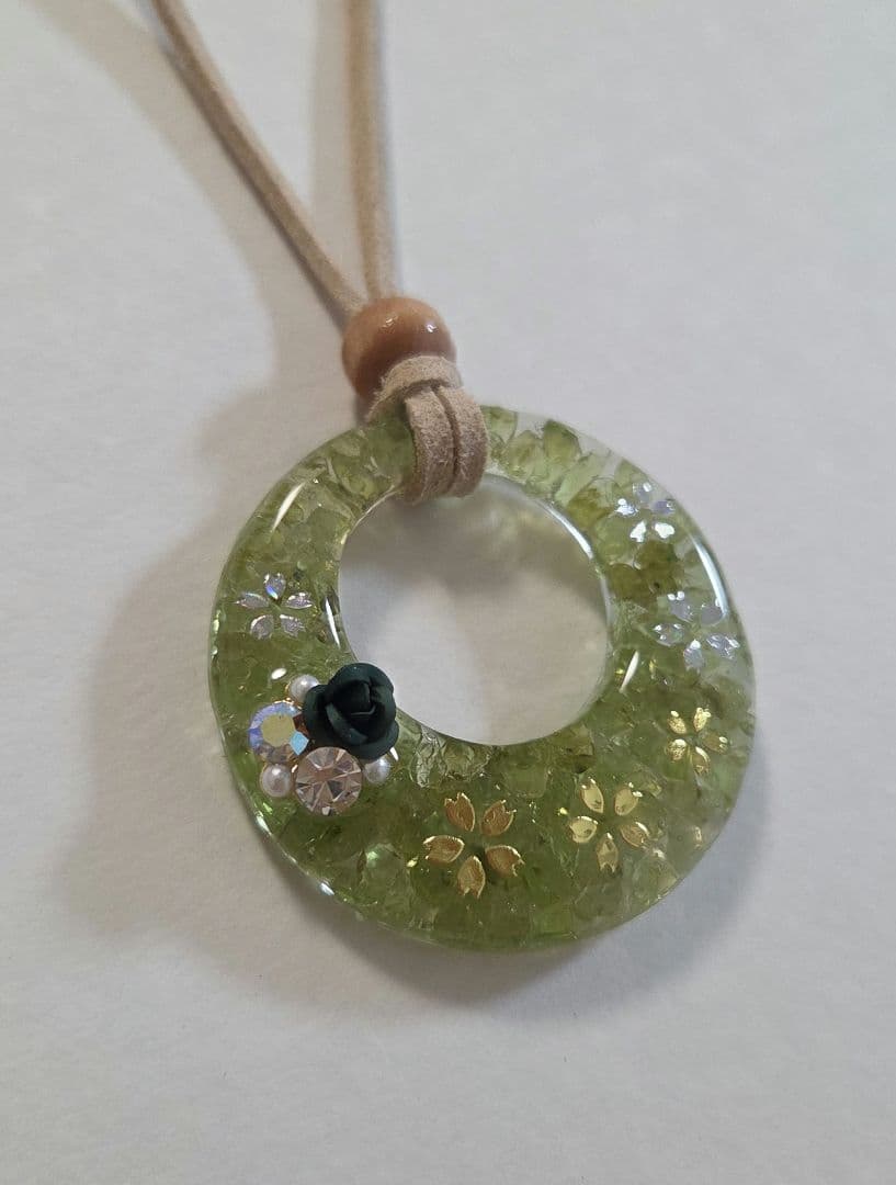 桜・ペリドット天然石レジンネックレス　　　　レジンネックレス　　パワーストーン