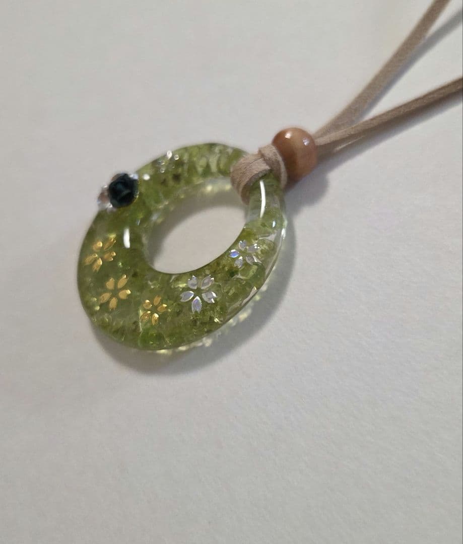 桜・ペリドット天然石レジンネックレス　　　　レジンネックレス　　パワーストーン