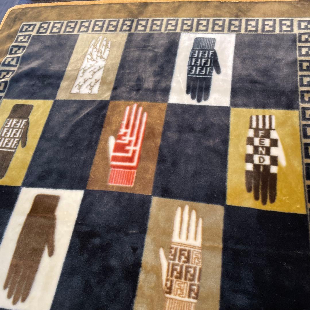 FENDI フェンディ　ブランケット