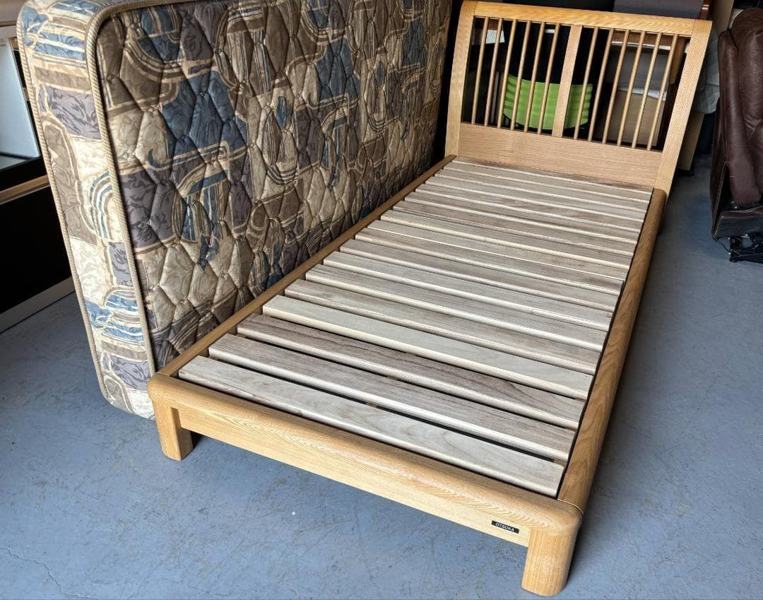 IDC大塚家具 天然木 シングルベッド、幅98cm Used/キレイ